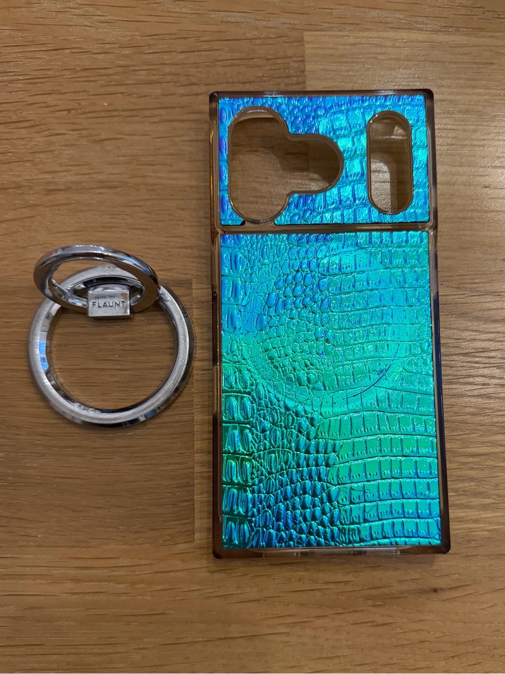 Flaunt SQUARE® Green Iridescent Crocodile Faux LeatherCase MagSafe Ring Stand